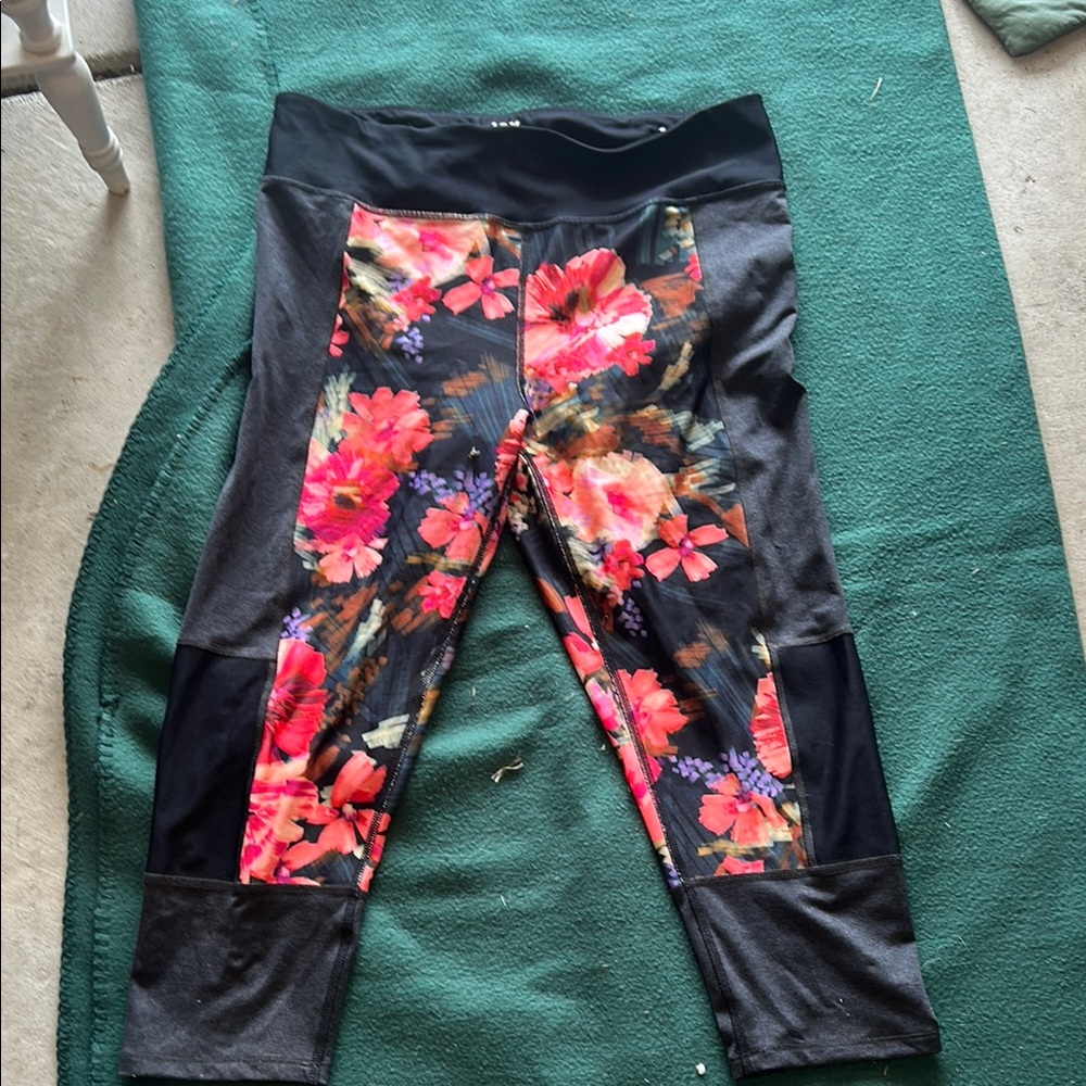 JoyLab Vibrant Floral Leggings - Black and Red